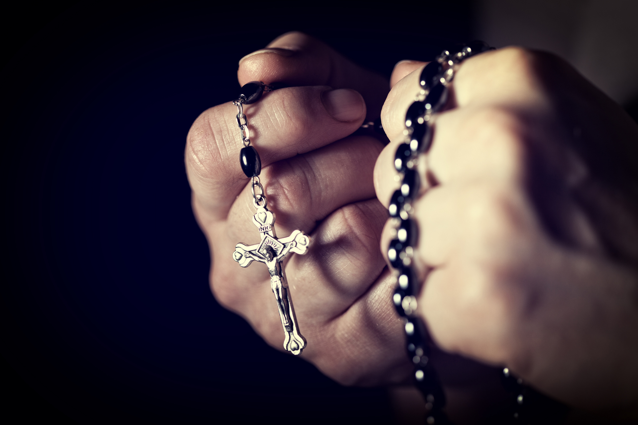 Pope Francis invites the world to pray the Rosary for peace in May